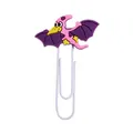 Große weiße Büroklammer mit süßem rosa-violettem Zeichentrick-Pterodactylus-Anhänger. - Rosa-Violetter Flugsaurier (Stil 11)