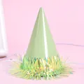 Dettaglio cappello festa verde per animali con frange iridescenti ed elastico - Cappello a punta / 6 Pezzi/Confezione / Verde