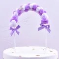 Lila-weißer Pompon-Bogen-Kuchenaufsatz mit Satinschleifen für Geburtstagsdeko - Lila