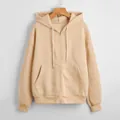 Vue de face d'un sweat à capuche beige en polaire avec fermeture éclair et poches - 3XL / Hauts / Kaki