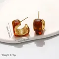 Boucles d'oreilles créoles rétro en acétate d'ambre et acier doré avec dimensions - Forme en L (E1835)