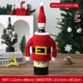 Festliches gestricktes Weinflaschen-Set mit Weihnachtspullover und Weihnachtsmütze - Roter Gürtel-Stil