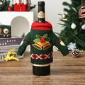 Festliche gestrickte Weinflaschenhülle mit Glockenstickerei für die Weihnachtsdekoration - Glocken Kleidungsstil