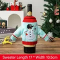 Festliche Weihnachtsweinflaschenhülle mit blauem gestricktem Schneemann-Pullover - Kleidung Schneemann-Stil