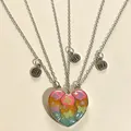 Détail de l'ensemble de trois colliers BFF cœur magnétique avec motifs papillons émaillés - Puzzle de Cœur d'Étoile de Papillon de Colle de Goutte d'Arc-en-ciel (#17)