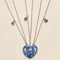Vue détaillée de l'ensemble de pendentifs cœur magnétique avec étiquettes BFF et dauphins - Puzzle de Cœur de Coquille de Dauphin de Thème de l'Océan Bleu Foncé (#9)