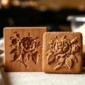 Handgefertigte quadratische Kekform aus Holz mit geprägtem Rosen-Blumenmuster - Rose