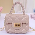 Mini gesteppte Gelee-Handtasche mit Perlengriff und goldener Kette in elegantem Nude-Rosa - Khaki