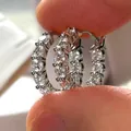 Pendientes de aro plateados elegantes totalmente engastados con circonitas brillantes - Hebilla de Oreja de Moissanita Galaxia / Tono de Oro Blanco