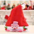 Bonnet de Noël rouge festif avec une décoration de bonhomme de neige mignon pour fête - Enfants Mains en l'air Bonhomme de Neige