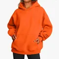 Gedetailleerd beeld van de pasvorm van een oranje oversized fleece hoodie voor dames - 4XL / Tops / Oranje (Zonder Trekkoord)