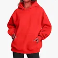 Detail van rode oversized hoodie met capuchon en kangoeroezak - 4XL / Tops / Rood