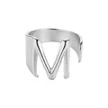 Anillo abierto moderno y minimalista de acero inoxidable plateado con letra M mayúscula - M / Plateado
