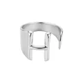 Anillo abierto moderno de acero inoxidable plateado con un diseño audaz de la letra H - Letra H / Plateado