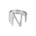Anillo ajustable de acero inoxidable con la letra N en un acabado plateado pulido - Letra N / Abierto Ajustable / Plateado