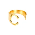 Elegante anillo abierto de acero inoxidable dorado con un diseño de letra C en mayúscula - Abierto Ajustable / Letra C / Dorado