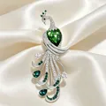 Exquise broche paon vert émeraude avec placage en argent et accents de cristal - Strass Vert Style Chinois (588-2)