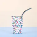 Vista detallada de un mini vaso térmico de 3oz con estampado de leopardo y pajita - Con Tapa Y Pajita / Rosa