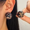 Boucles d'oreilles rétro à imprimé léopard pour femmes au motif écaille de tortue - Grandes puces d'oreilles boules écaille (DZ-157) / Écaille de tortue
