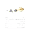 Pendientes de moissanita bañados en oro de 14K con engaste de 3 garras, detalles - 0.1 ct / Dorado