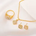 Elegantes goldenes Schmuckset mit quadratischer Kristallhalskette, Ohrringen und Ring - 3-teiliges Schmuckset (Halskette+Ohrringe+Ring) / Gold