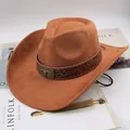 Classico cappello da cowboy western marrone con fibbia a testa di toro e tesa arrotolata. - Stile Con Stampa Testa Di Toro / Giallo Bestiame