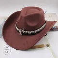 Cappello da cowboy western marrone classico con teschio di toro decorativo e borchie - Stile Testa di Toro Bicolore / Caffè