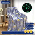Couverture en flanelle phosphorescente avec motif mignon d'astronaute et d'espace - Astronaute / 70*100CM