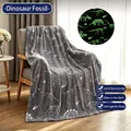 Couverture en flanelle grise fluorescente avec motifs de dinosaures pour nuits douces - Fossile de dinosaure / 70*100CM
