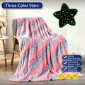 Douce couverture en flanelle luminescente avec étoiles colorées pour des siestas confortables. - Étoiles Tricolores / 70*100CM