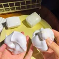 Weißes Tofu-Würfel-Quetschspielzeug mit knackigem Sound für sensorischen Stressabbau - Tofu / Knuspriges Geräusch