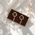 Élégantes boucles d'oreilles dorées avec perles, pierre noire et cristaux brillants - Boucle d'Oreille Pendante Longue à Perles et Strass avec Pierre Noire (E5665) / Noir