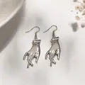 Boucles d'oreilles pendantes uniques en forme de main argentée, finition polie - Boucles d'oreilles pendantes créatives en forme de main (E4917-2) / Argent