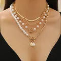 Élégant collier multicouche doré avec perles d'imitation blanches et fine chaîne - Collier à boucle OT en perles artificielles chaîne de serpent multi-rangs (WG-0054)