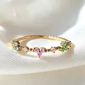 Süßer verstellbarer vergoldeter Ring mit zarten bunten Zirkonia-Blumenanhängern - Einstellbar Offen / Bunte Zirkonia Dreiblättrige Blume Stil (JZ087) / Gold