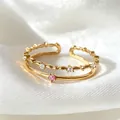 Eleganter goldener verstellbarer Ring mit rosa und weißen Zirkonia auf weißer Seide. - Einstellbar Offen / Gold Doppelschichtig Rosa Weiß Zirkonia (JZ080)