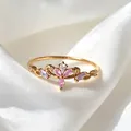 Eleganter Gold-Kronenring mit rosa und lila Zirkon-Blumen auf luxuriöser Seide - Einstellbar Offen / Gold Herz Anhänger Zirkonia (JZ0107)