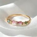 Eleganter vergoldeter verstellbarer Ring mit bunten Zirkonia in einem Schleifen-Design - Einstellbar Offen / Mehrfarbiger Schmetterlings-Blumencluster-Stil (JZ072)