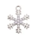 Vue détaillée du pendentif flocon de neige en argent avec incrustations de perles - Pendentif Flocon de Neige avec Perle Artificielle Argenté (px1122-18)