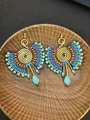Χειροποίητα έθνικ μποέμ σκουλαρίκια με πολύχρωμες υφαντές χάντρες και τυρκουάζ - Υφαντά Φτερά Τυρκουάζ (Σχέδιο Ι)