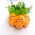 Set di 3 simpatici peluche a forma di carota per cani con squittio e facce ricamate. - Arancione