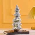 Mini besneeuwde kerstboom met warme LED-verlichting en rustieke houten voet voor op tafel. - Pagode Geflokte Stijl (Geen Licht) / 30cm