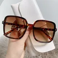 Vintage oversized vierkante zonnebril met schildpadmontuur en bruine verloopglazen - Oversized Vierkante Stijl met Rijstnagels (JL2255) / Schildpad Frame Gradiënt Thee Lens
