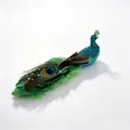 Detalle de adorno de pavo real simulado con plumas para decoración de árbol de Navidad - Pavo Real Verde