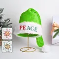 Cappello di Natale verde DIY lungo 75cm in peluche con 52 toppe alfabetiche decorative. - Stile DIY / Set di 52 Adesivi con Lettere / Verde