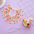 Haustier-Geburtstagsset mit buntem gepunktetem Netz-Halsband und dem passendem Hut - Einzelnes Lätzchen / Punktnetz-Stil