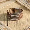 Stilvolles mehrlagiges braunes PU-Lederarmband mit Silberstäben und sicherem Magnetverschluss - Gelbbraun Glitzer (Stil 9)