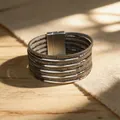 Elegantes mehrlagiges PU-Lederarmband in Grau mit silbernem Magnetverschluss für Damen - Schwarz Silber (Stil 11)
