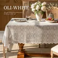 Elegante tovaglia rettangolare in pizzo bianco stile francese con delicati motivi traforati - 140x140cm / Serie Ollie - Bianco