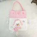 Dettaglio del sacchetto regalo di Natale in peluche rosa con pupazzo di neve e paillettes - Stile Pupazzo di Neve 3D / Rosa